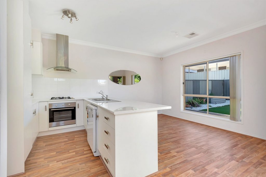 Search Homes Weeks & Macklin