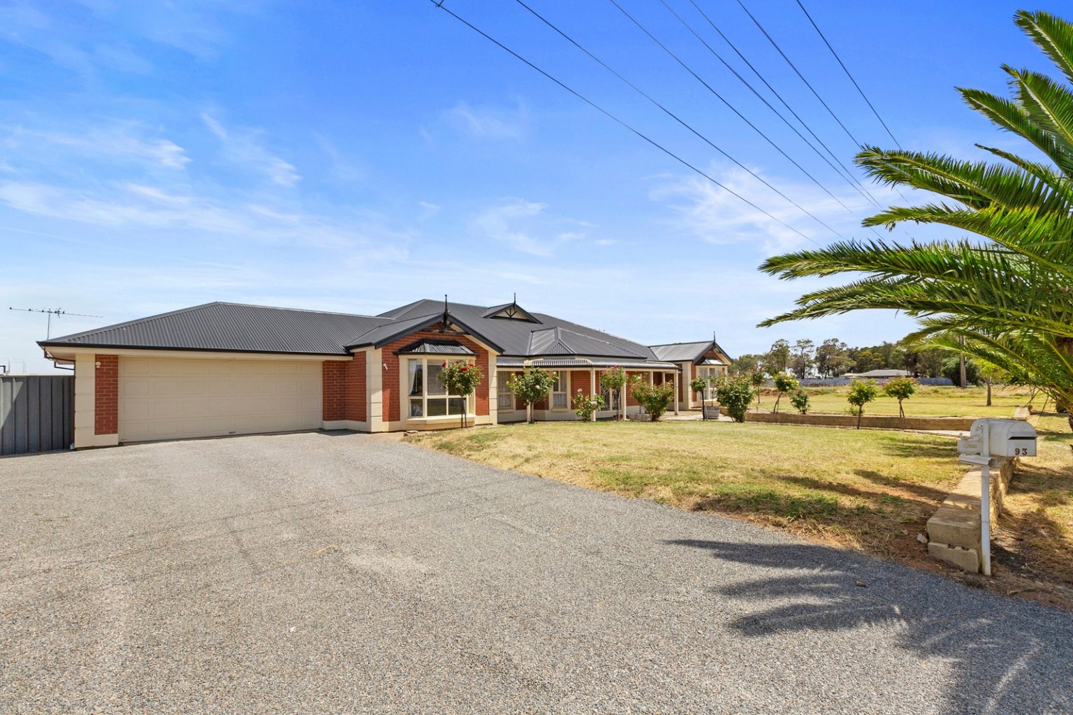 Search Homes Weeks & Macklin